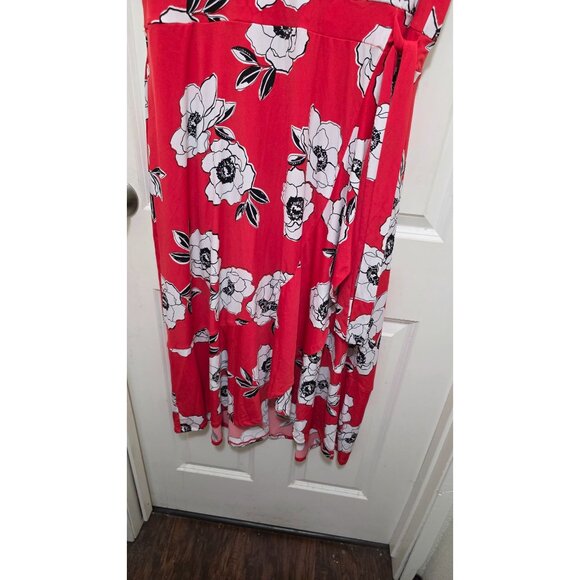 NWT Lane Bryant Red Floral Wrap Dress Short Sleeves & V-Neckline Women's Size 18 - Picture 6 of 8